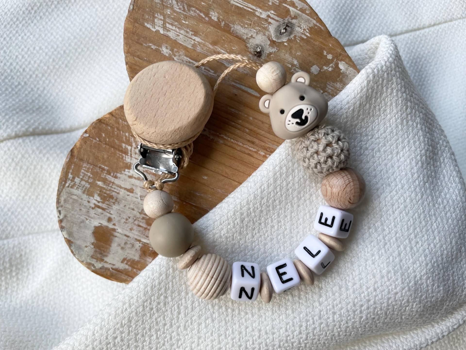 Schnullerkette Mit Namen Für Mädchen Und Jungen Teddy Bär in Vielen Farben Als Geschenk Zur Geburt Schnullerkette Mit Namen Für Mädchen Und Jungen Teddy Bär in Vielen Farben Als Geschenk Zur Geburt von Etsy - lamonadashop