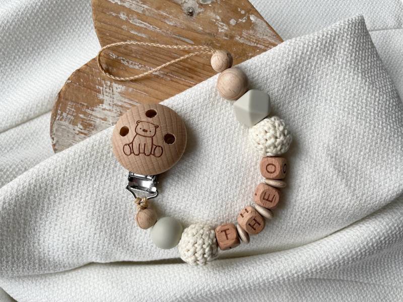 Schnullerkette Mit Namen Für Mädchen Und Jungen in Vielen Farben Als Geschenk Zur Geburt Schnullerkette Mit Namen Für Mädchen Und Jungen in Vielen Farben Als Geschenk Zur Geburt von Etsy - lamonadashop