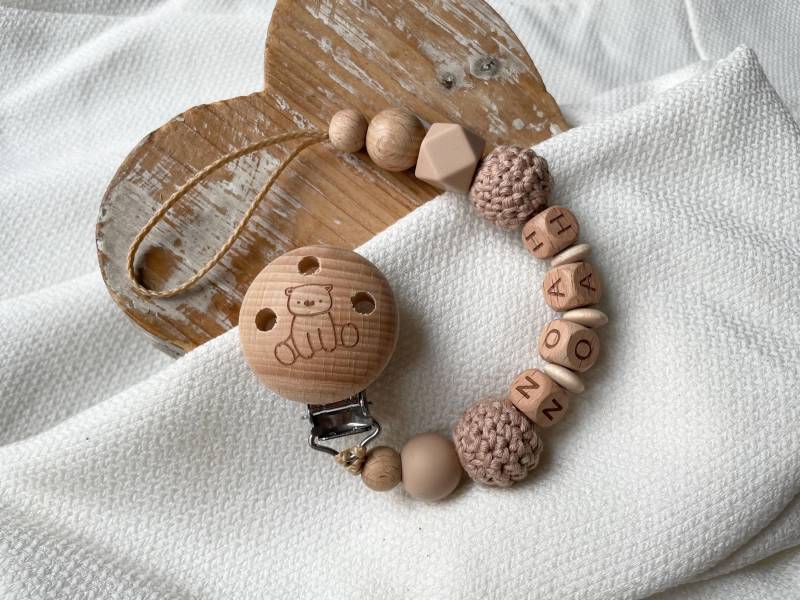 Schnullerkette Mit Namen Für Mädchen Und Jungen in Vielen Farben Als Geschenk Zur Geburt Schnullerkette Mit Namen Für Mädchen Und Jungen in Vielen Farben Als Geschenk Zur Geburt von Etsy - lamonadashop