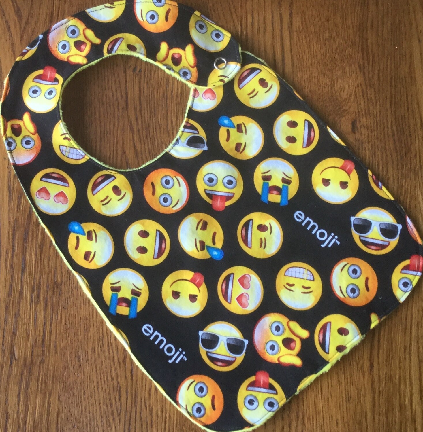 Emoji Minky Baby-/Kleinkind-Bib - Last One von Etsy - laurelwhite