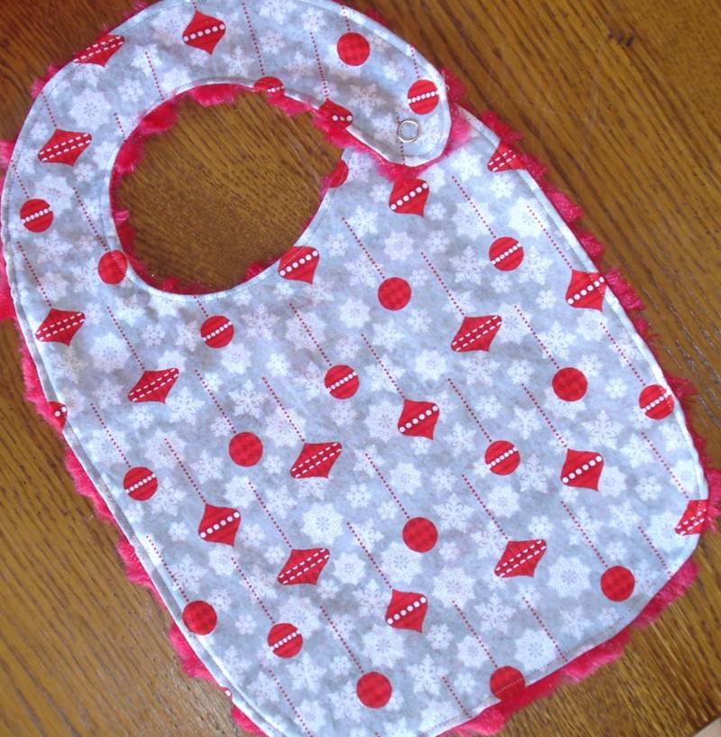 Graue Und Rote Christbaumkugel Minky Baby/Kleinkind Graue Und Rote Christbaumkugel Minky Baby/Kleinkind von Etsy - laurelwhite