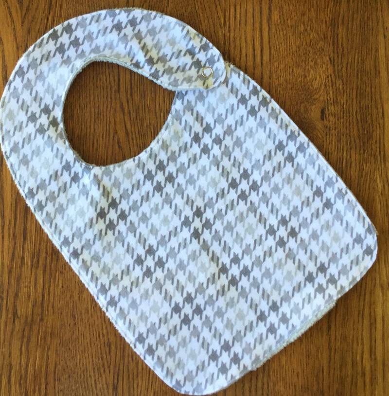 Grauer Houndstooth Flanell Und Minky Baby/Kleinkind Lätzchen Grauer Houndstooth Flanell Und Minky Baby/Kleinkind Lätzchen von Etsy - laurelwhite