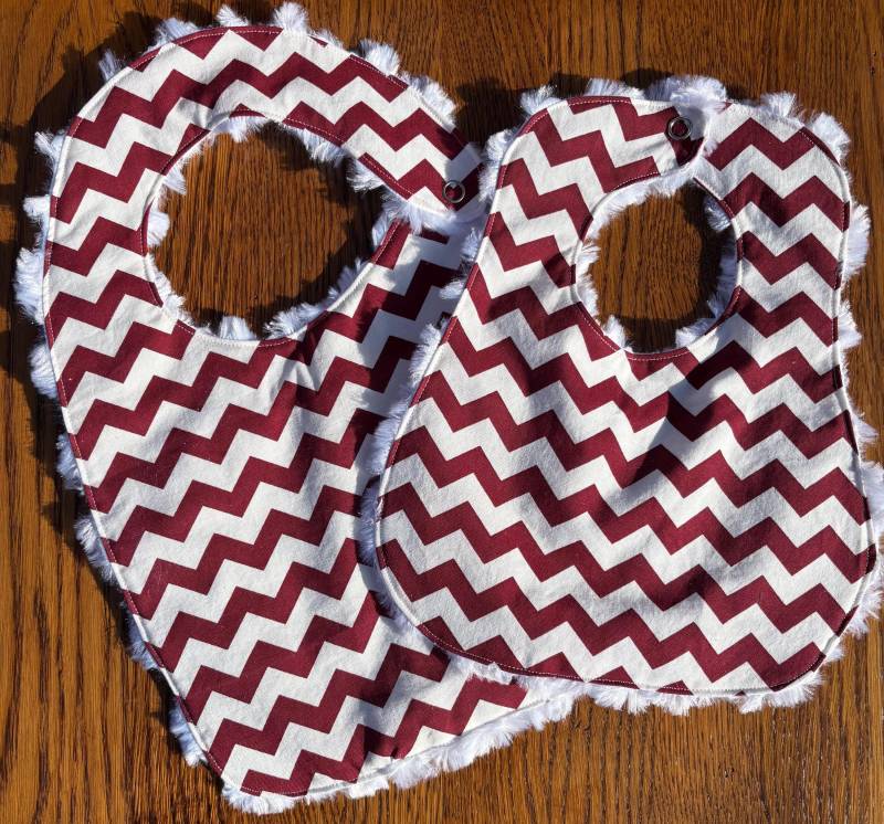 Kastanienbraun Und Weiß Chevron Minky Lätzchen Zwei Größen Säuglinge/Baby Oder Baby/Kleinkind von Etsy - laurelwhite