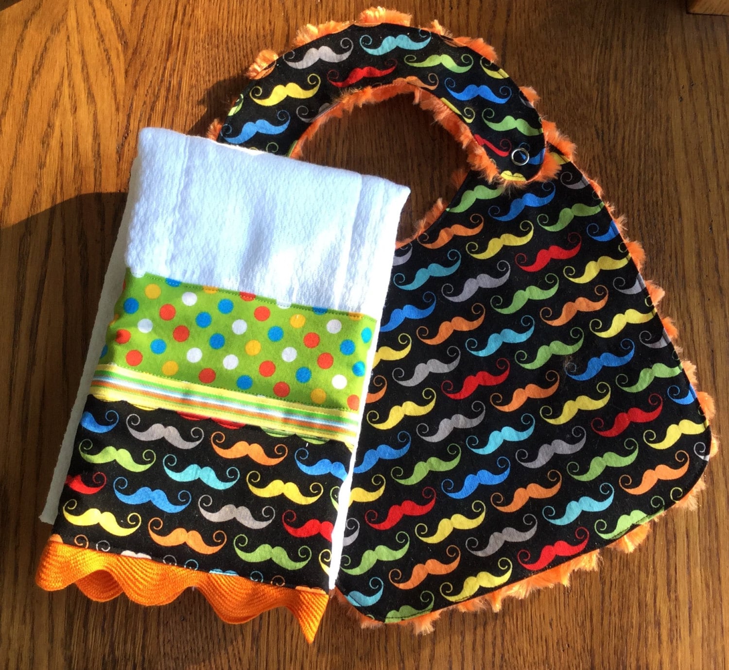 Mehrfarbiges Schnurrbart Minky Baby/Kleinkind Lätzchen Und Spucktuch Set von Etsy - laurelwhite