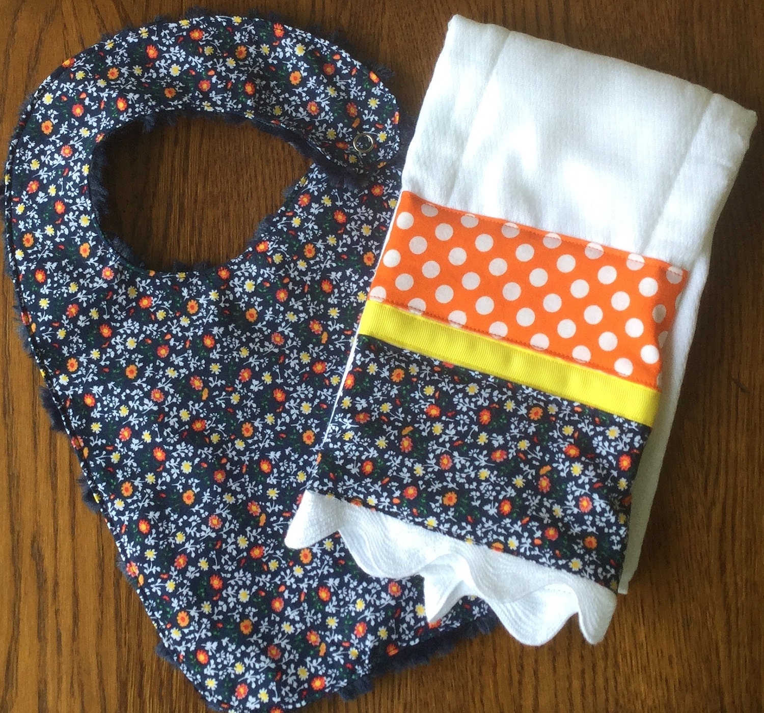 Navy Und Orange Kleine Blume Lätzchen Spucktuch Set von Etsy - laurelwhite