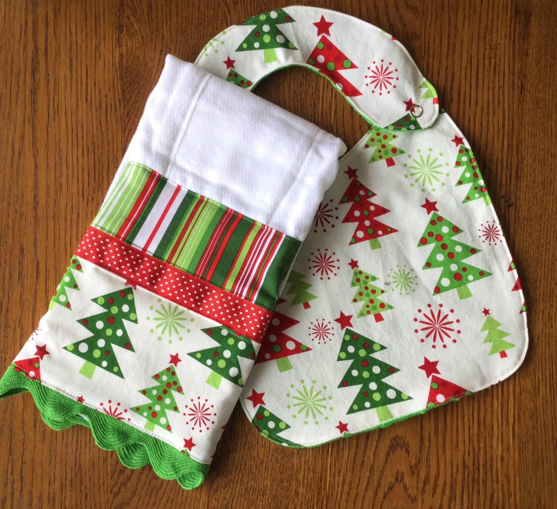 Weihnachtsbaum Minky Baby/Kleinkind Lätzchen Und Spucktuch Set von Etsy - laurelwhite