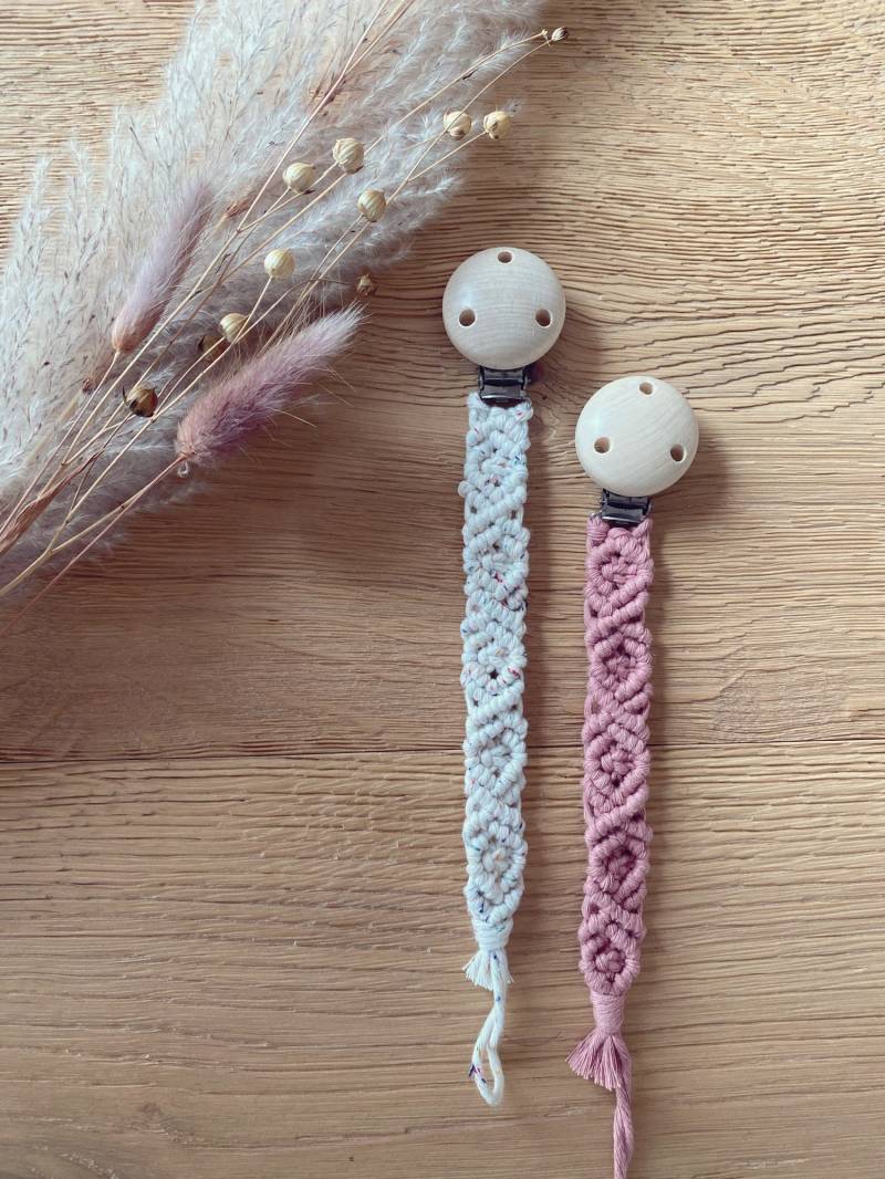 Makramee Schnullerkette Makramee Schnullerkette von Etsy - liebevolldesigned