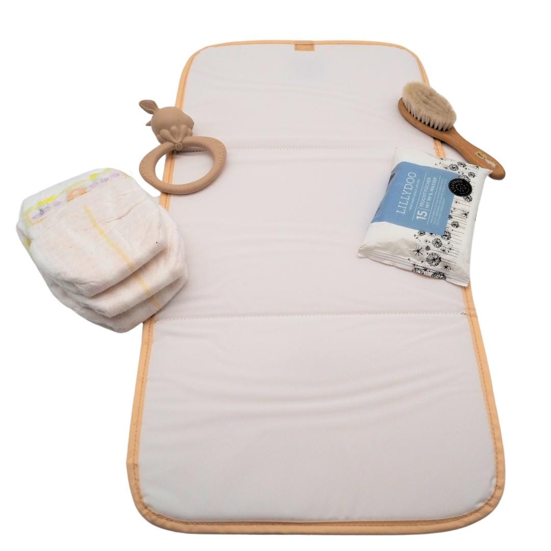 Wickelunterlage Laby Baby - Faltbare, Wassertabweisende Wickelmatte in Beige Kompakt, Weich & Hygienisch Für Unterwegs Und Zuhause Wickelunterlage Laby Baby - Faltbare, Wassertabweisende Wickelmatte in Beige Kompakt, Weich & Hygienisch Für Unterwegs Und Zuhause von Etsy - lilibellshop