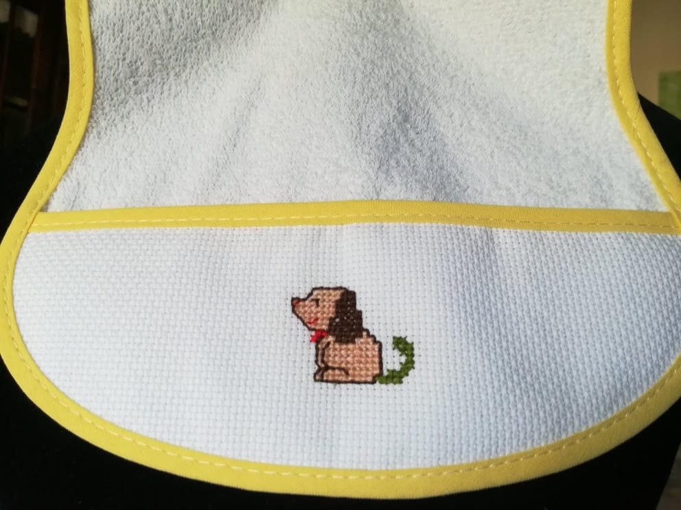Baby Lätzchen, Kreuzstich Lätzchen, Handgestickt, Gelb Und Braun, Gelb Braun, Hund, Braun, Baumwolle Lätzchen, Baby Geschenk, Baby Care, Neugeboren von Etsy - lililapt