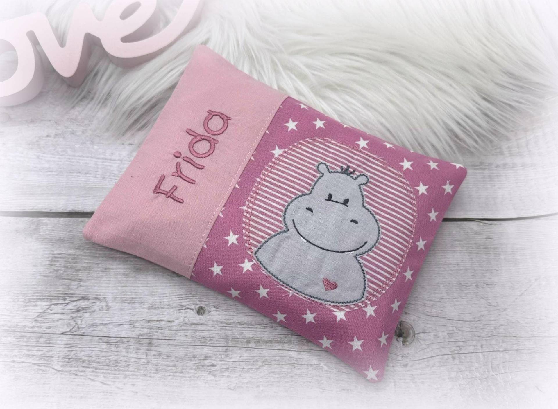 Wärmekissen Personalisierbar, Babywärmekissen, Körnerkissen | Nilpferd Hippo Dinkel-, Raps - Oder Kirschkernfüllung Wärmekissen Personalisierbar, Babywärmekissen, Körnerkissen | Nilpferd Hippo Dinkel-, Raps - Oder Kirschkernfüllung von Etsy - lineluCologne