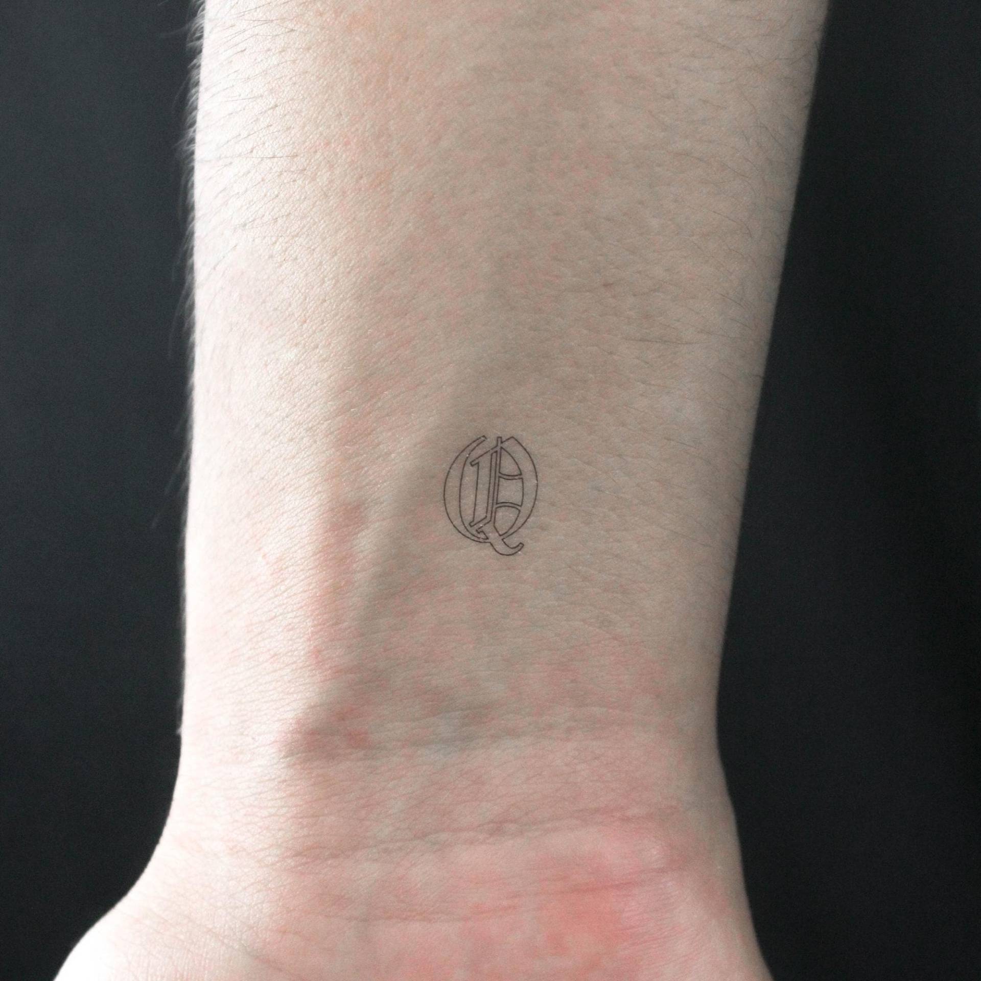 Gothic Style Q Buchstabe Temporäres Tattoo | 3Er Set von Etsy - littletattoos