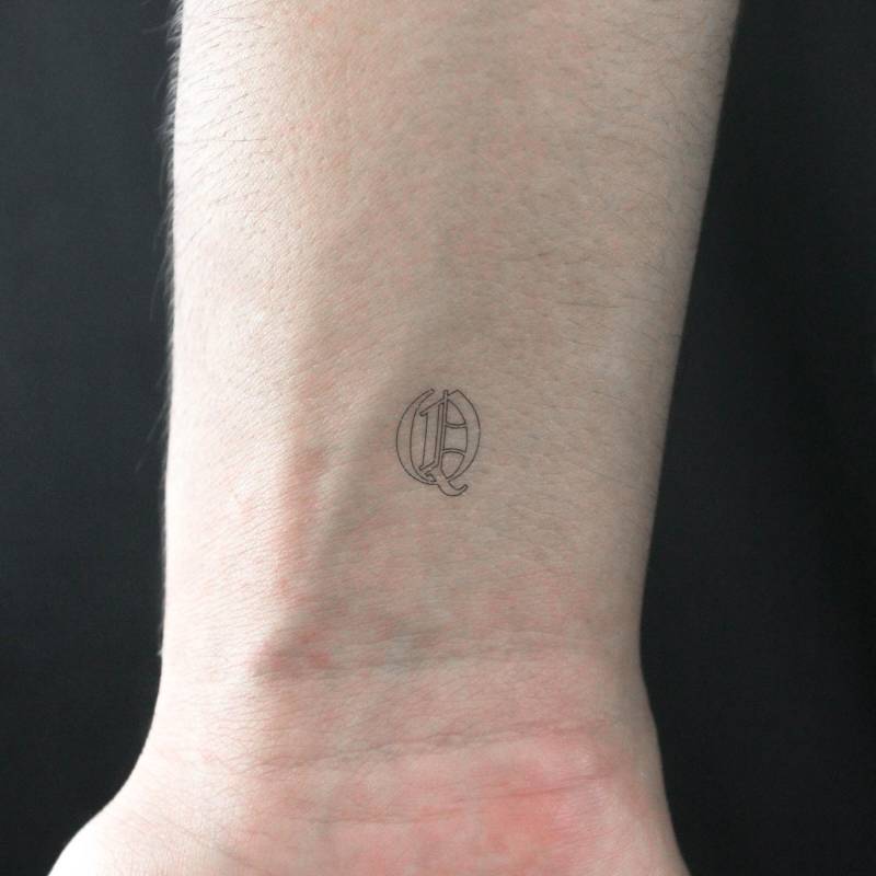 Gothic Style Q Buchstabe Temporäres Tattoo | 3Er Set von Etsy - littletattoos