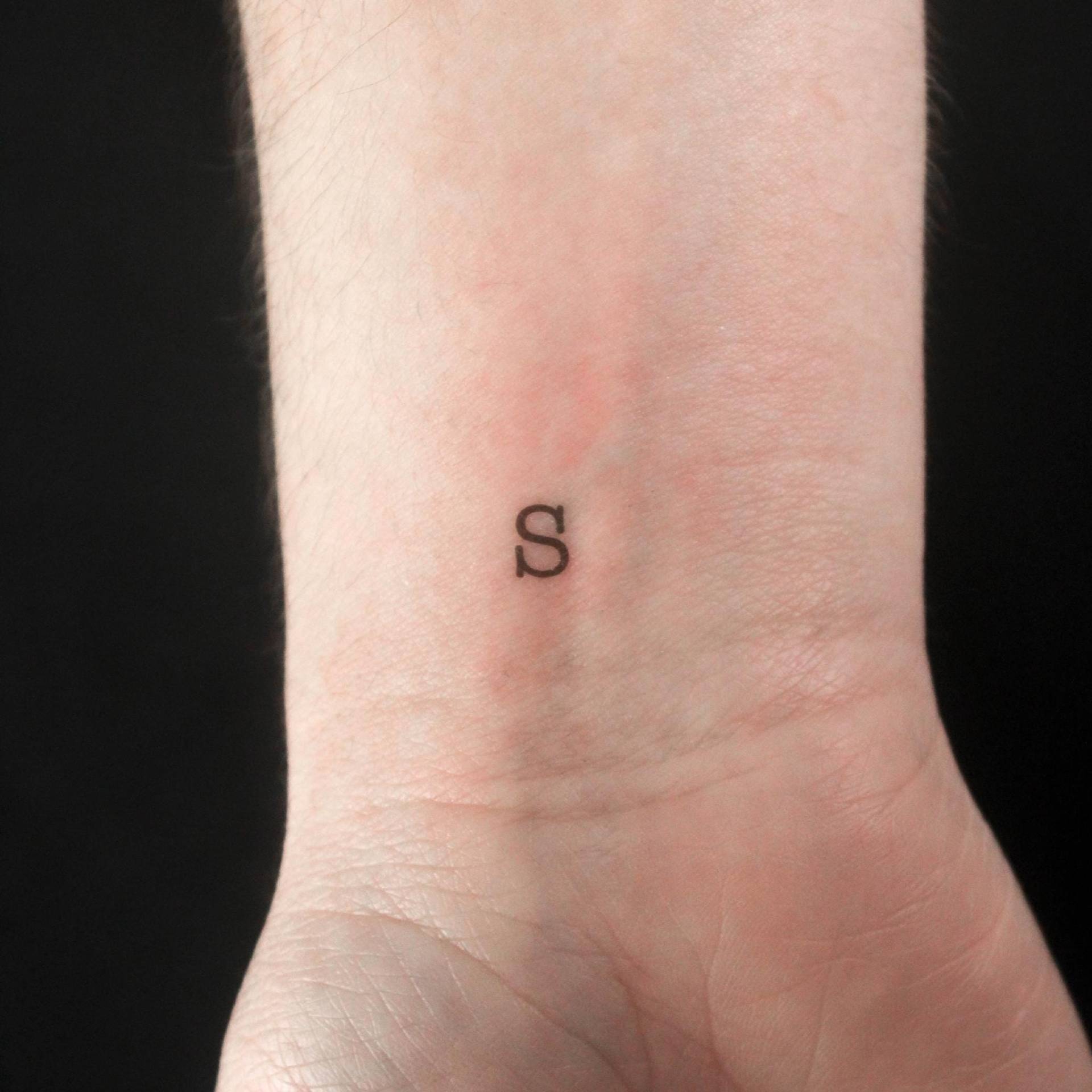 S Schreibmaschinen-Großbuchstaben Temporäres Tattoo S Schreibmaschinen-Großbuchstaben Temporäres Tattoo von Etsy - littletattoos