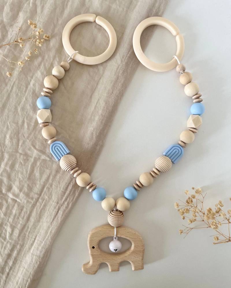 Kinderwagenkette | Junge Blau Beige Pastellblau Motorik von Etsy - littlewonder1996