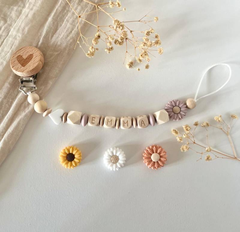 Personalisierte Schnullerkette | Mädchen |Blume Herz von Etsy - littlewonder1996