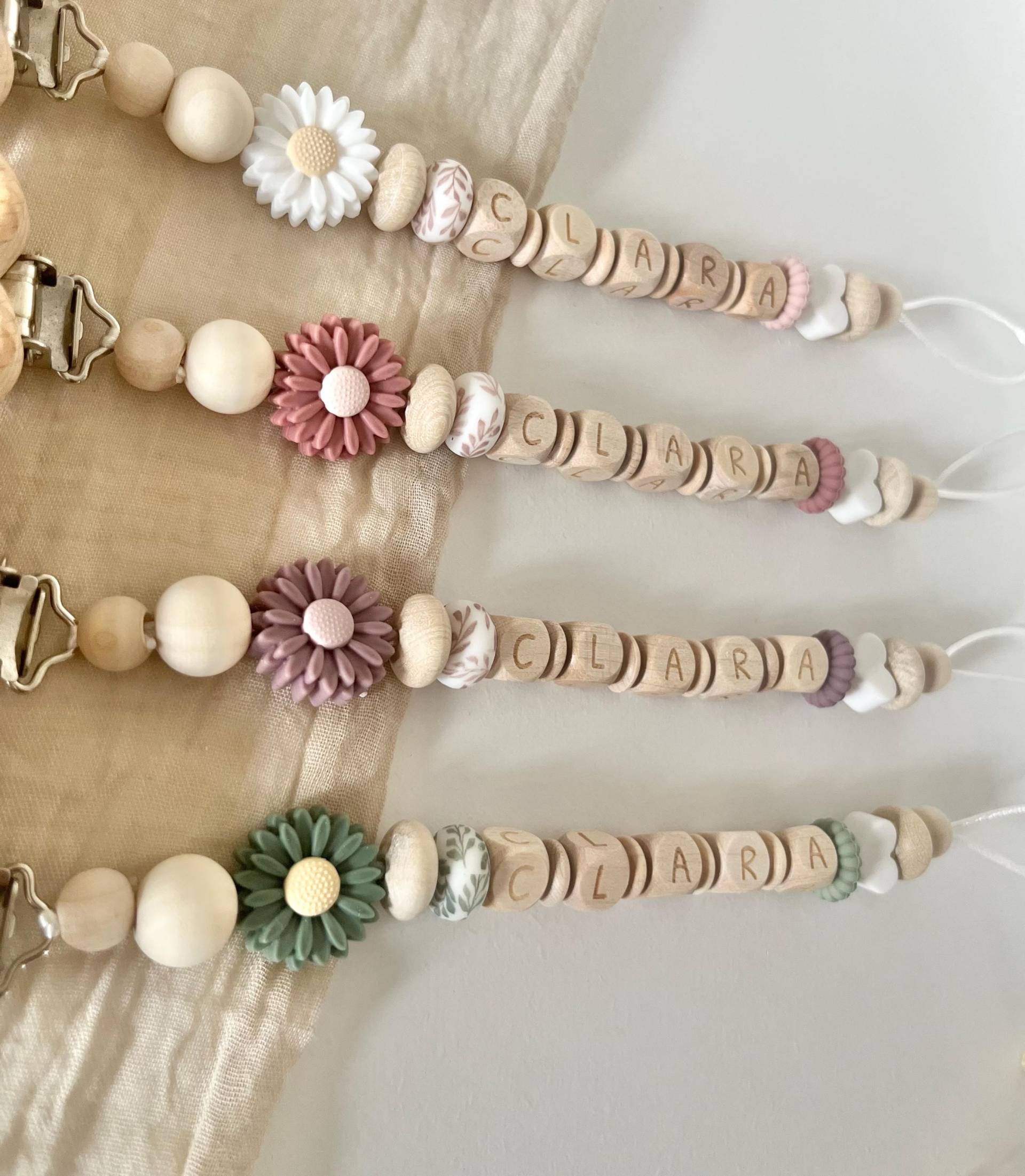 Personalisierte Schnullerkette | Mädchen |Blume Herz von Etsy - littlewonder1996