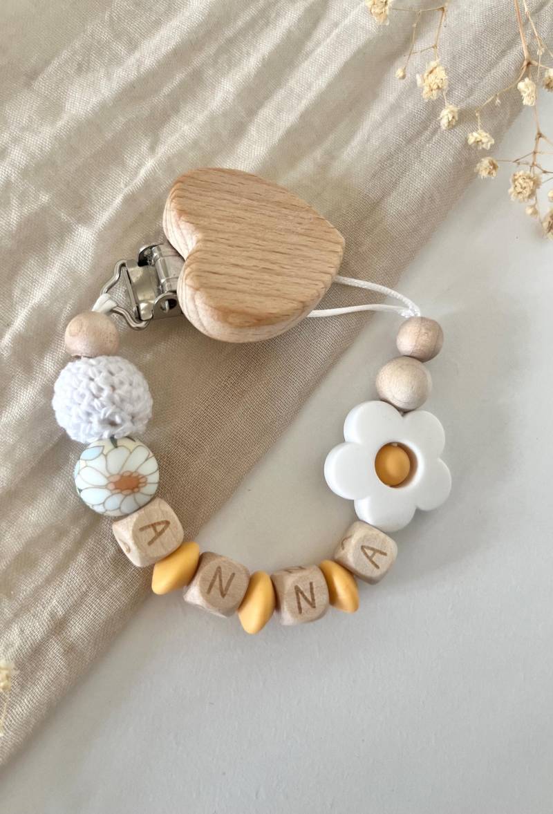 Personalisierte Schnullerkette | Mädchen |Blume Weiß Gelb von Etsy - littlewonder1996