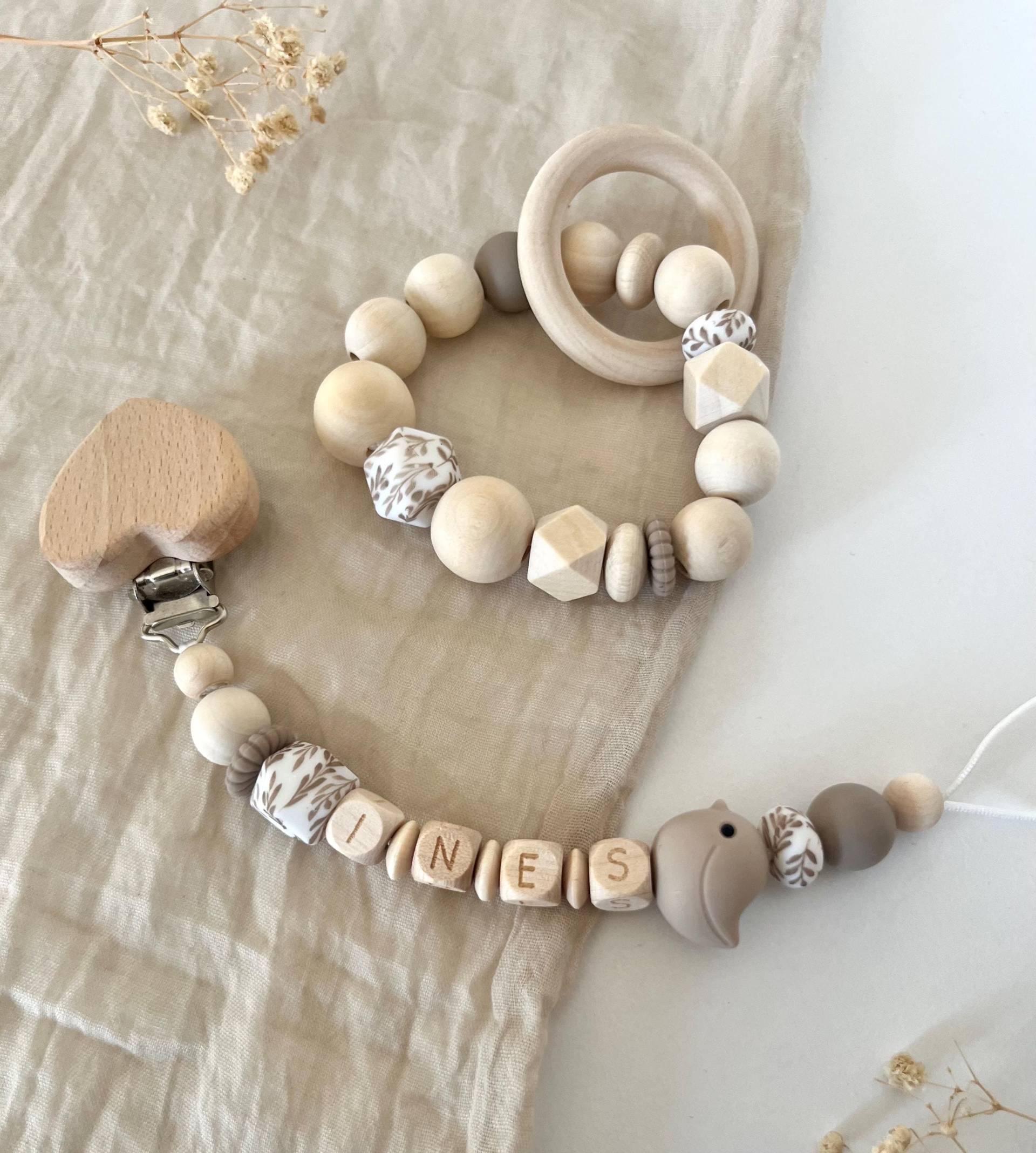 Personalisierte Schnullerkette | Mädchen Junge Beige Greifling von Etsy - littlewonder1996