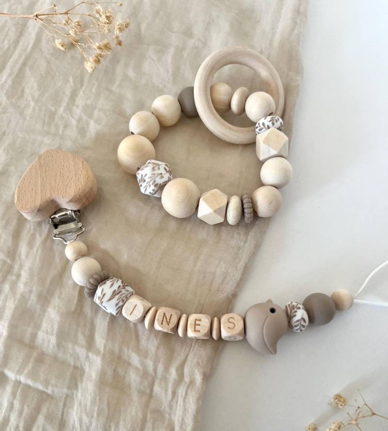 Personalisierte Schnullerkette | Mädchen Junge Beige Greifling von Etsy - littlewonder1996