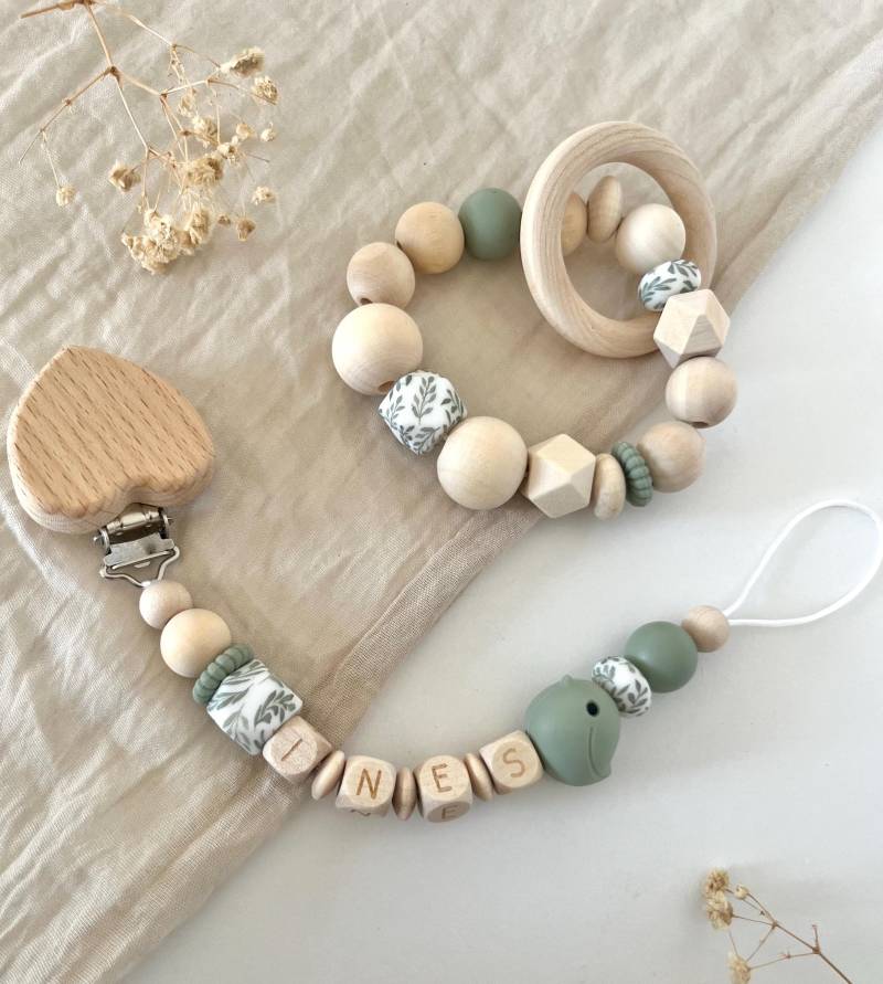 Personalisierte Schnullerkette | Mädchen Junge Grün Greifling von Etsy - littlewonder1996