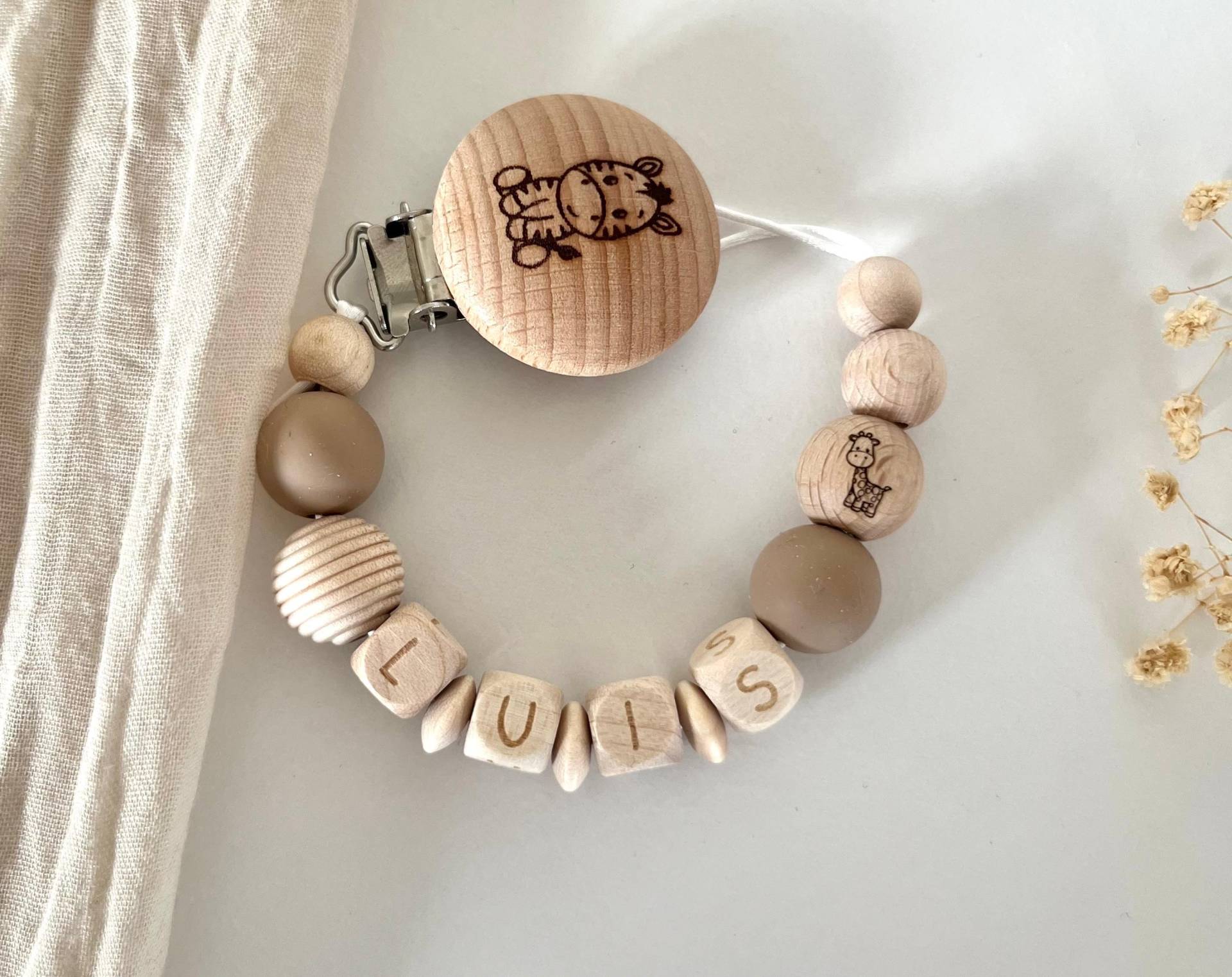 Personalisierte Schnullerkette | Natur Holz Braun Giraffe von Etsy - littlewonder1996