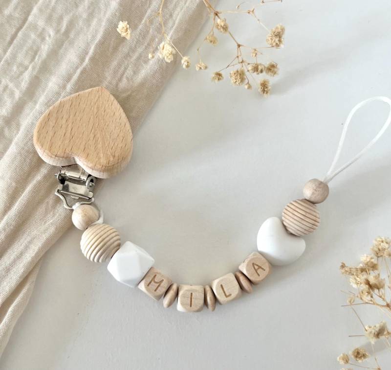 Personalisierte Schnullerkette | Weiß Neutral Herz von Etsy - littlewonder1996