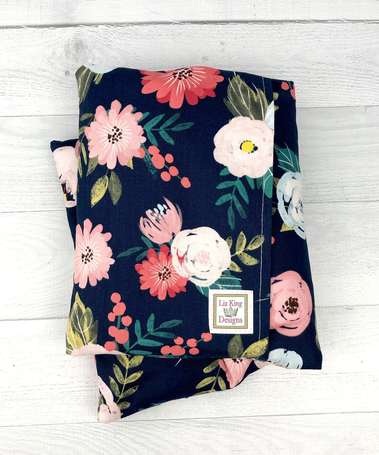 Großes Wärmekissen, Mikrowellengeeignet, Wärmetherapie, Wärmebehandlung, Entspannungskissen, Geschenk, Zur Floral Auf Dunkelblau Großes Wärmekissen, Mikrowellengeeignet, Wärmetherapie, Wärmebehandlung, Entspannungskissen, Geschenk, Zur Floral Auf Dunkelblau von Etsy - lizkingdesigns