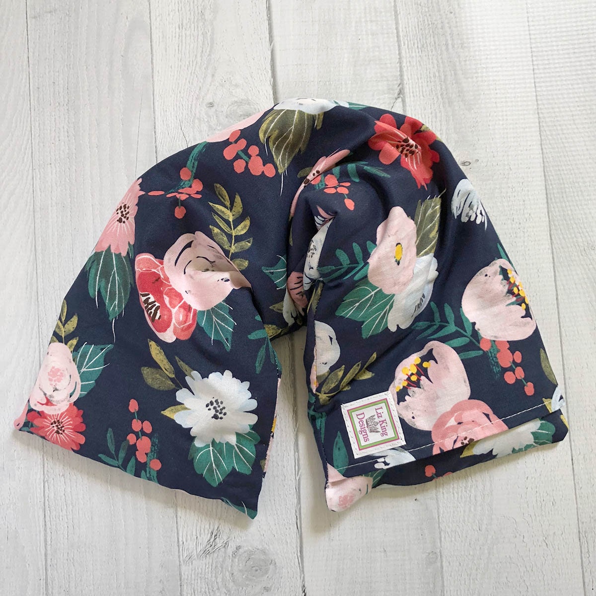 Langes Wärmekissen, Mikrowellengeeignet, Nackenwärmer, Heiße Kaltetherapie, Abnehmbarer Bezug, Aromatherapie, Geschenk, Hot Pack, Blumen Auf Navy, 1 Langes Wärmekissen, Mikrowellengeeignet, Nackenwärmer, Heiße Kaltetherapie, Abnehmbarer Bezug, Aromatherapie, Geschenk, Hot Pack, Blumen Auf Navy, 1 von Etsy - lizkingdesigns