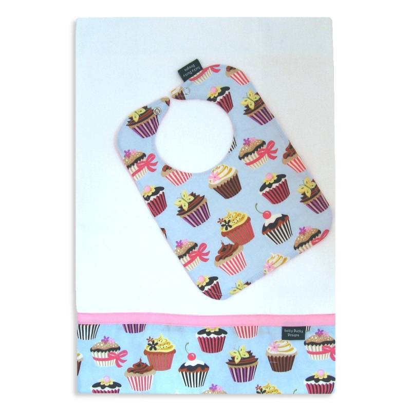 Cupcake Lätzchen Und Spucktuch Set, Baby Mädchen Geschenk, Süßes Sabber Lätzchen, Windel Spucktücher von Etsy - luckyduckydesigns