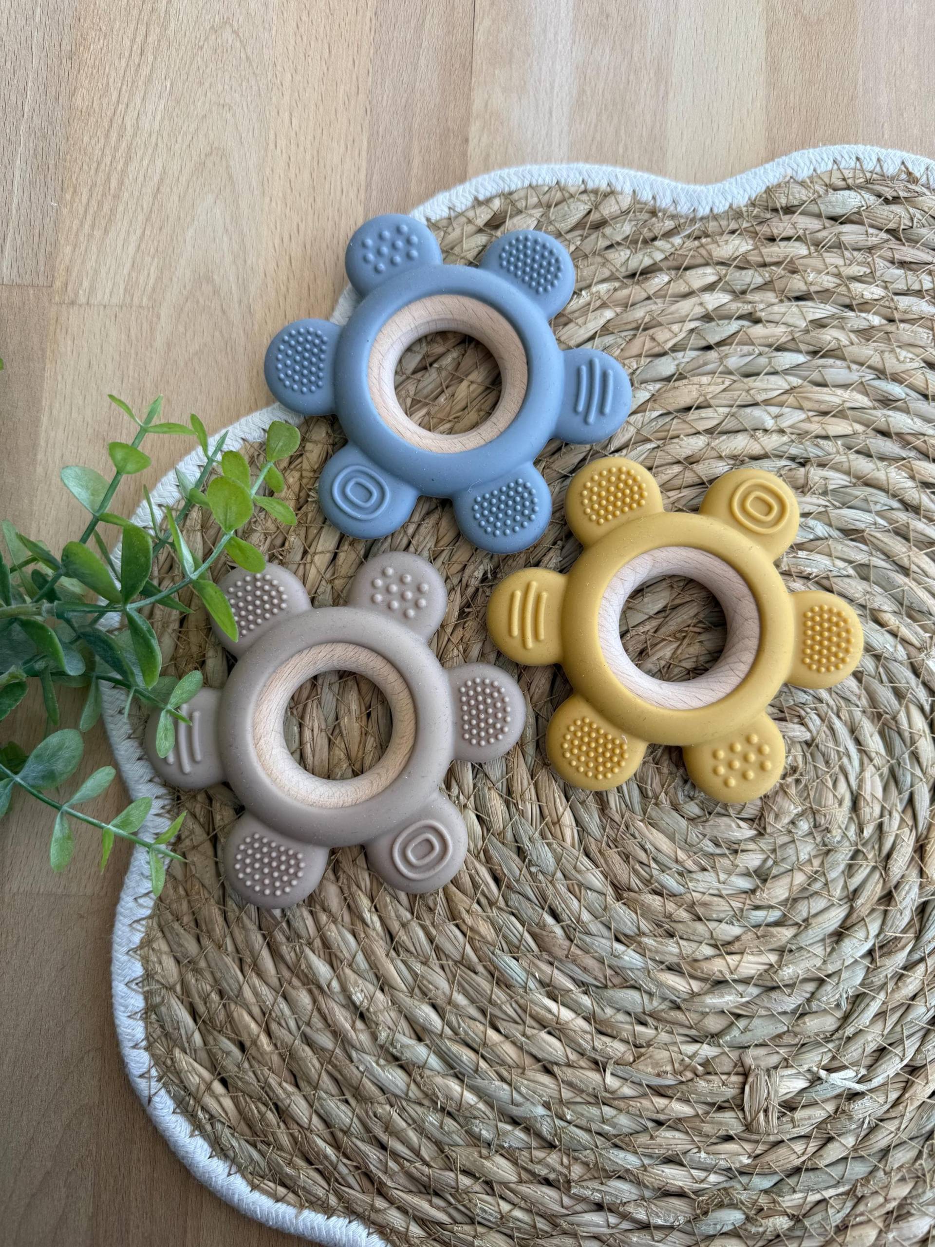 Greifring Blume Aus Holz Und Silikon Schadstofffrei & Babygeeignet Beißring Zahnungshilfe von Etsy - lunokids