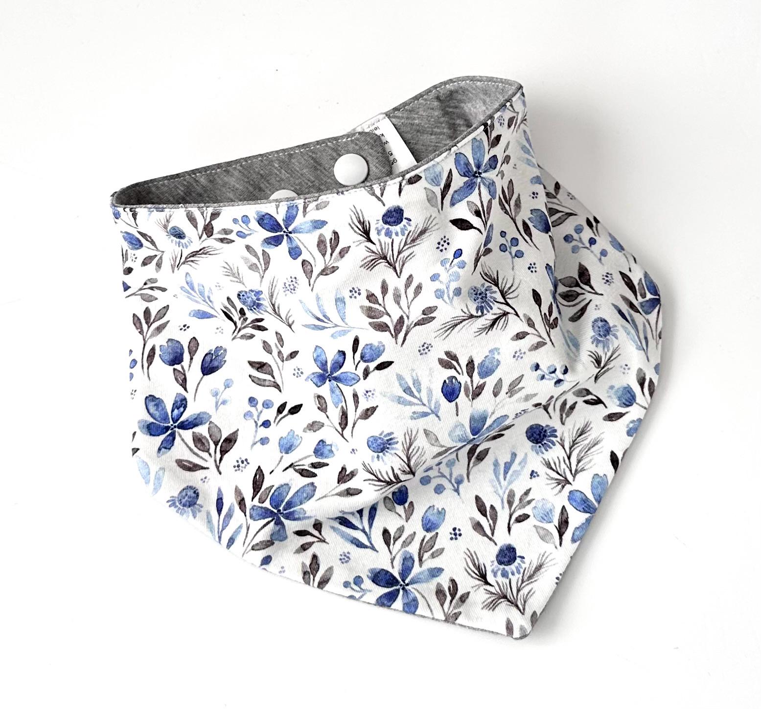Halstuch Mit Knopf Mädchen Blumen Blau/Grau, Größe 1-3 Jahre Halstuch Mit Knopf Mädchen Blumen Blau/Grau, Größe 1-3 Jahre von Etsy - madebyMaryiaAppelt