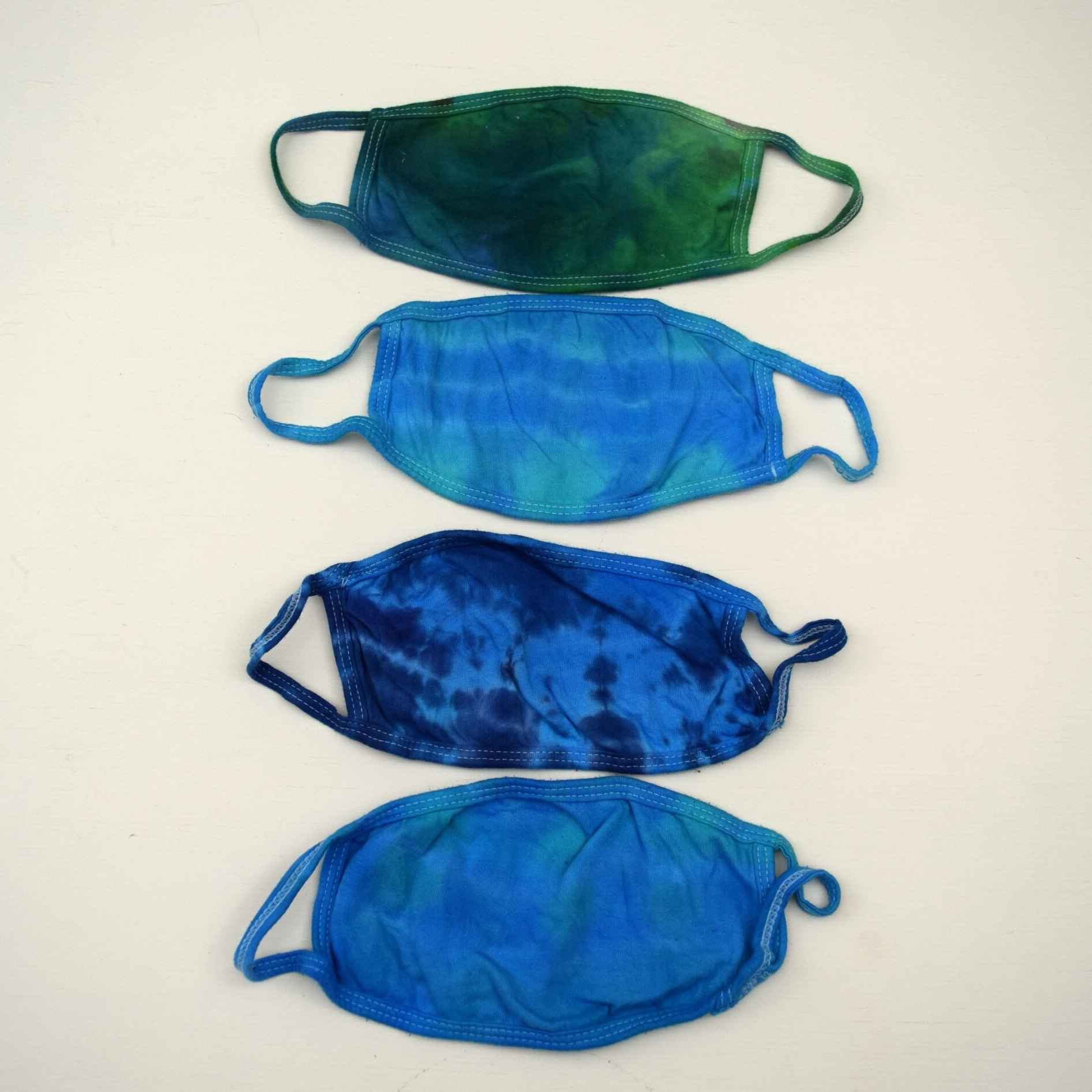 Maskenpackung #42 ~ 4Er Set Eisfarben Krawatte Maske Erwachsene Klein | 2 Lagen Baumwolle Jersey Stoff Earloops Stretchy Non-Adjustable Varietät Blau Maskenpackung #42 ~ 4Er Set Eisfarben Krawatte Maske Erwachsene Klein | 2 Lagen Baumwolle Jersey Stoff Earloops Stretchy Non-Adjustable Varietät Blau von Etsy - madebyhippies