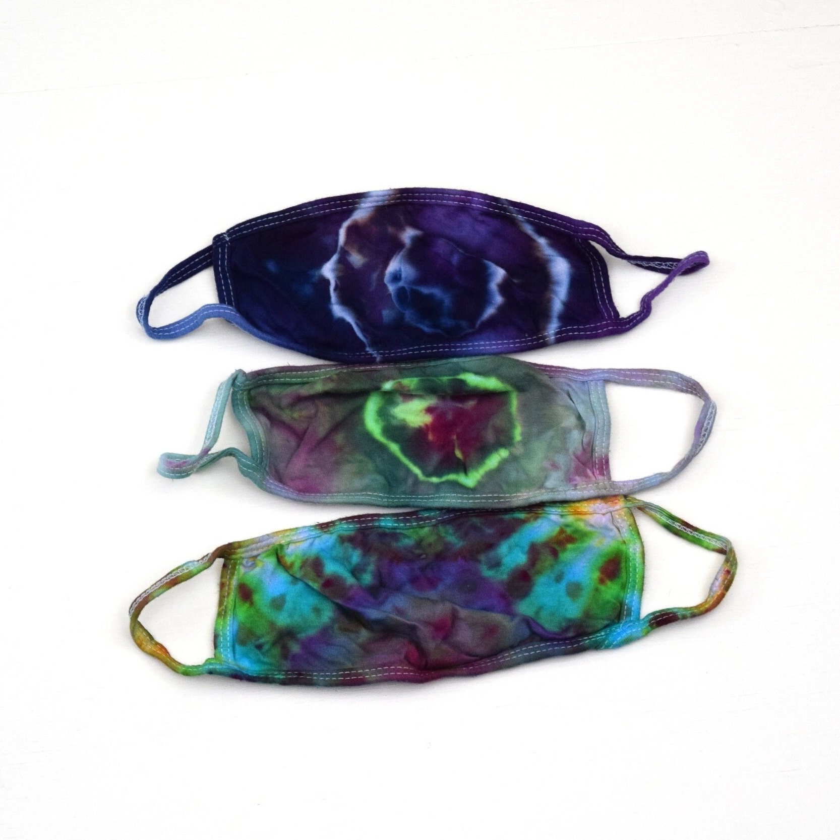 Maskenpackung #46 ~ 3Er Set Ice Dye Tie Adult Small Size Masken | 2 Lagen Baumwolle Jersey Maske Fabric Earloops Stretchy Non-Adjustable Variabel Maskenpackung #46 ~ 3Er Set Ice Dye Tie Adult Small Size Masken | 2 Lagen Baumwolle Jersey Maske Fabric Earloops Stretchy Non-Adjustable Variabel von Etsy - madebyhippies