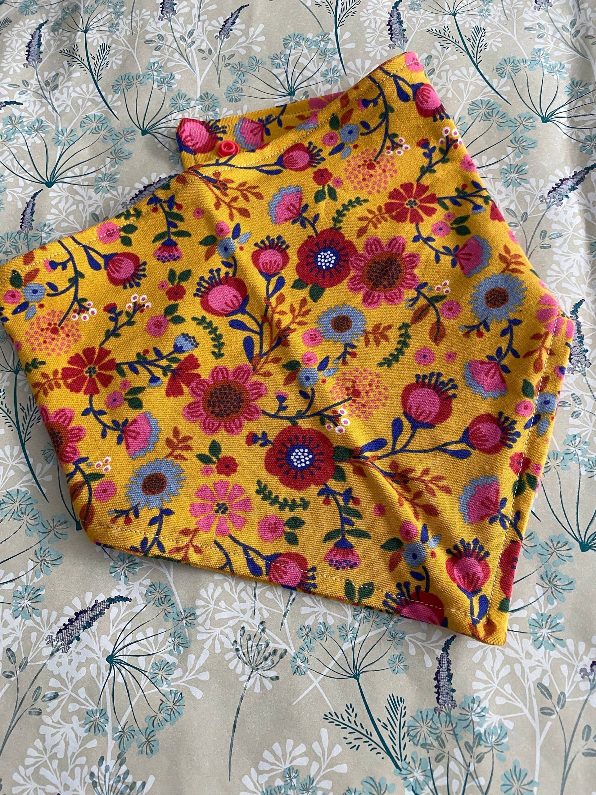 Halstuch Kinder Dreieck Größenverstellbar Beidseitig Wenden Druckknopf Kids Baby Floral Blumen Halstuch Kinder Dreieck Größenverstellbar Beidseitig Wenden Druckknopf Kids Baby Floral Blumen von Etsy - madebymelkle