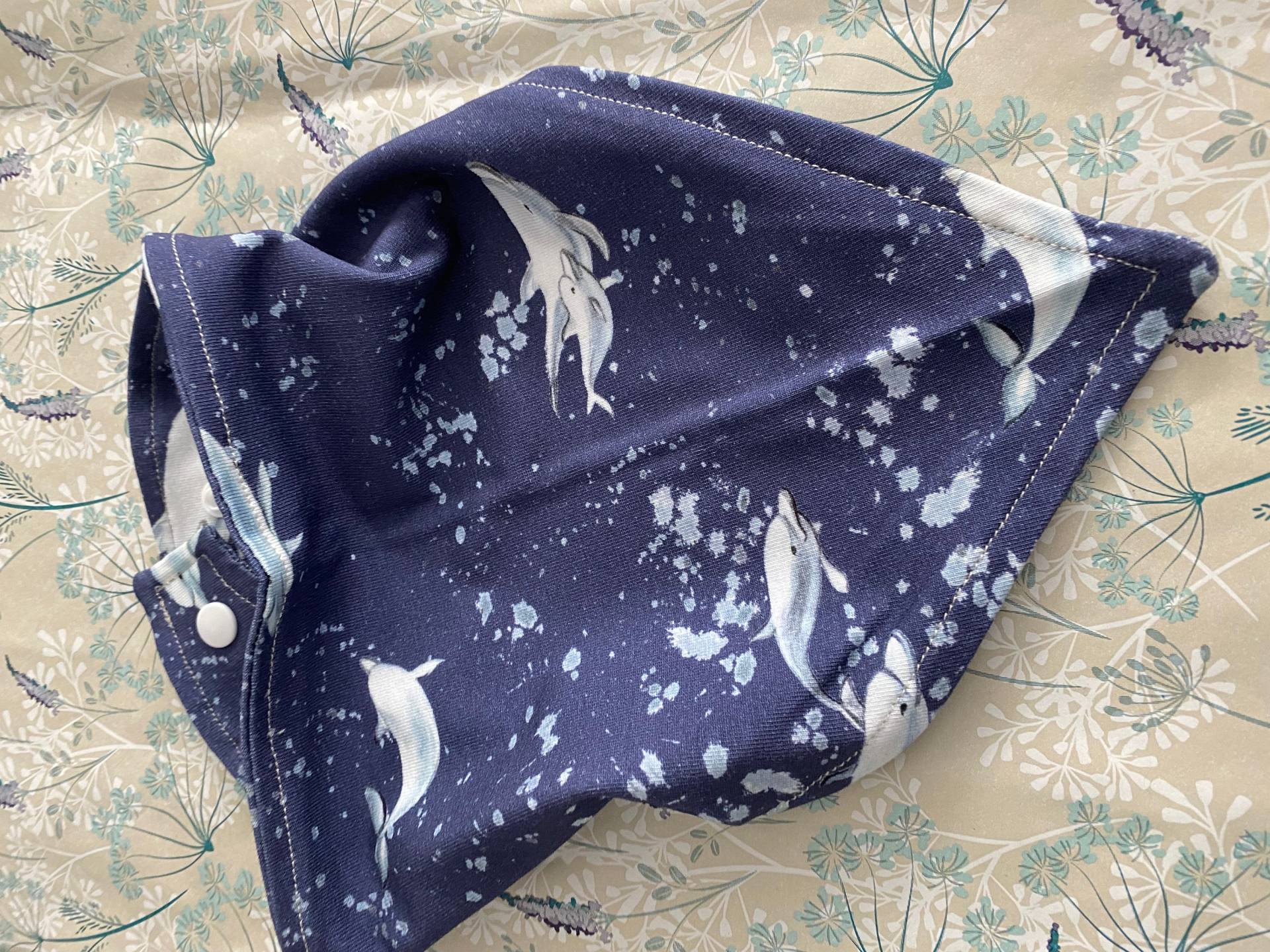 Halstuch Kinder Dreieck Sterne Größenverstellbar Beidseitig Wenden Druckknopf Delfin Meer Halstuch Kinder Dreieck Sterne Größenverstellbar Beidseitig Wenden Druckknopf Delfin Meer von Etsy - madebymelkle