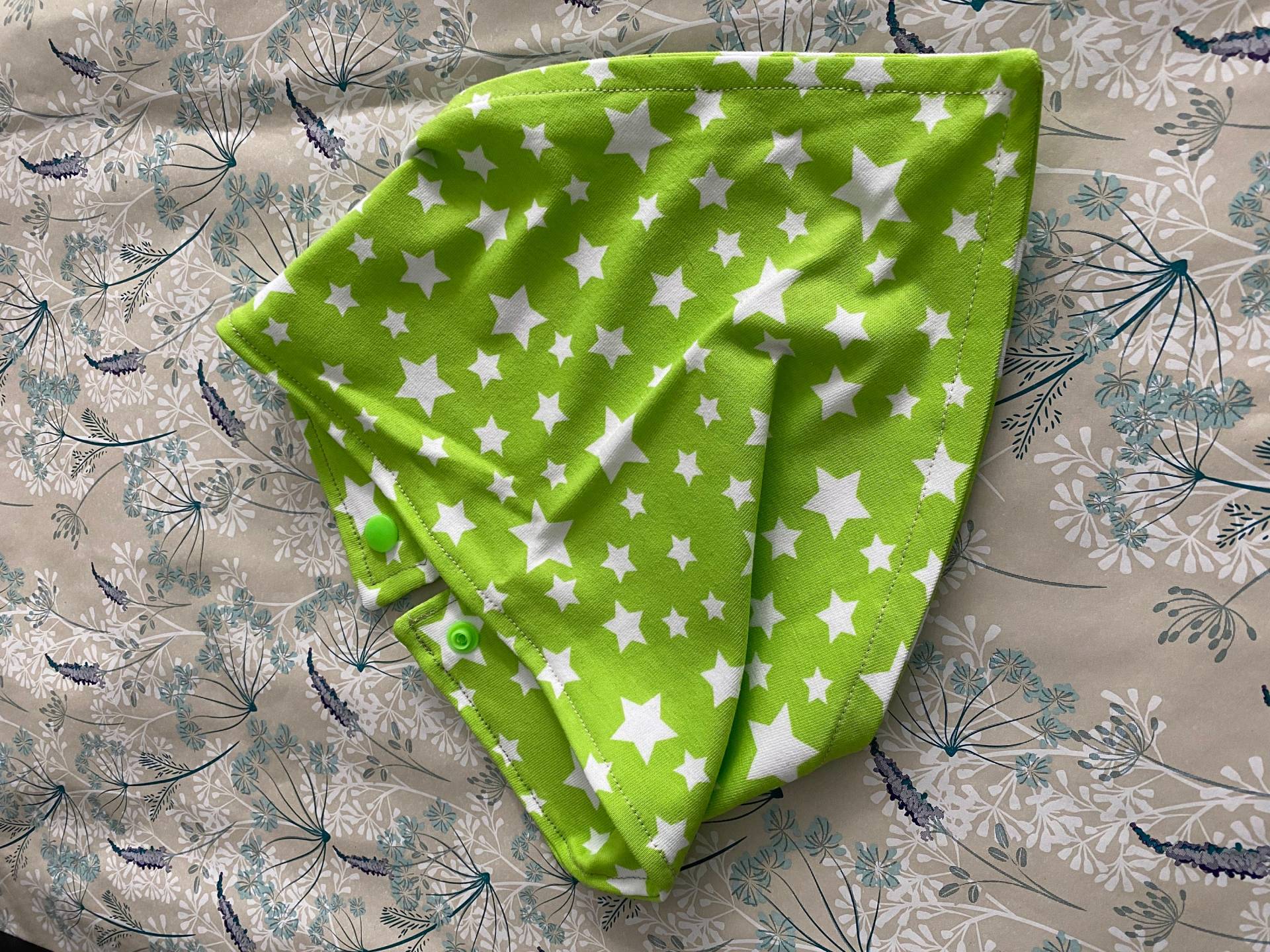 Halstuch Kinder Dreieck Sterne Größenverstellbar Beidseitig Wenden Druckknopf Halstuch Kinder Dreieck Sterne Größenverstellbar Beidseitig Wenden Druckknopf von Etsy - madebymelkle