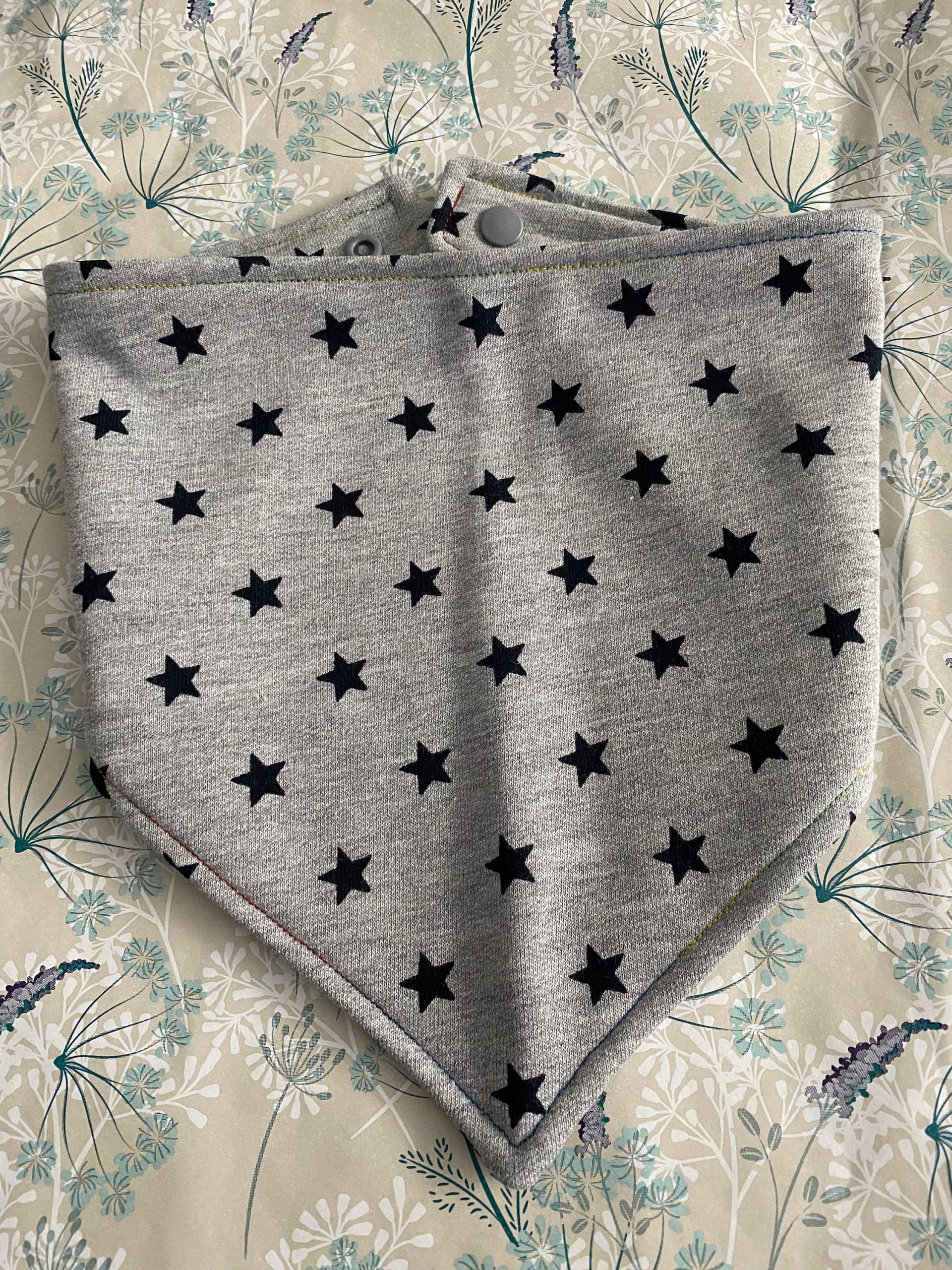 Halstuch Kinder Dreieck Sterne Größenverstellbar Beidseitig Wenden Druckknopf Halstuch Kinder Dreieck Sterne Größenverstellbar Beidseitig Wenden Druckknopf von Etsy - madebymelkle