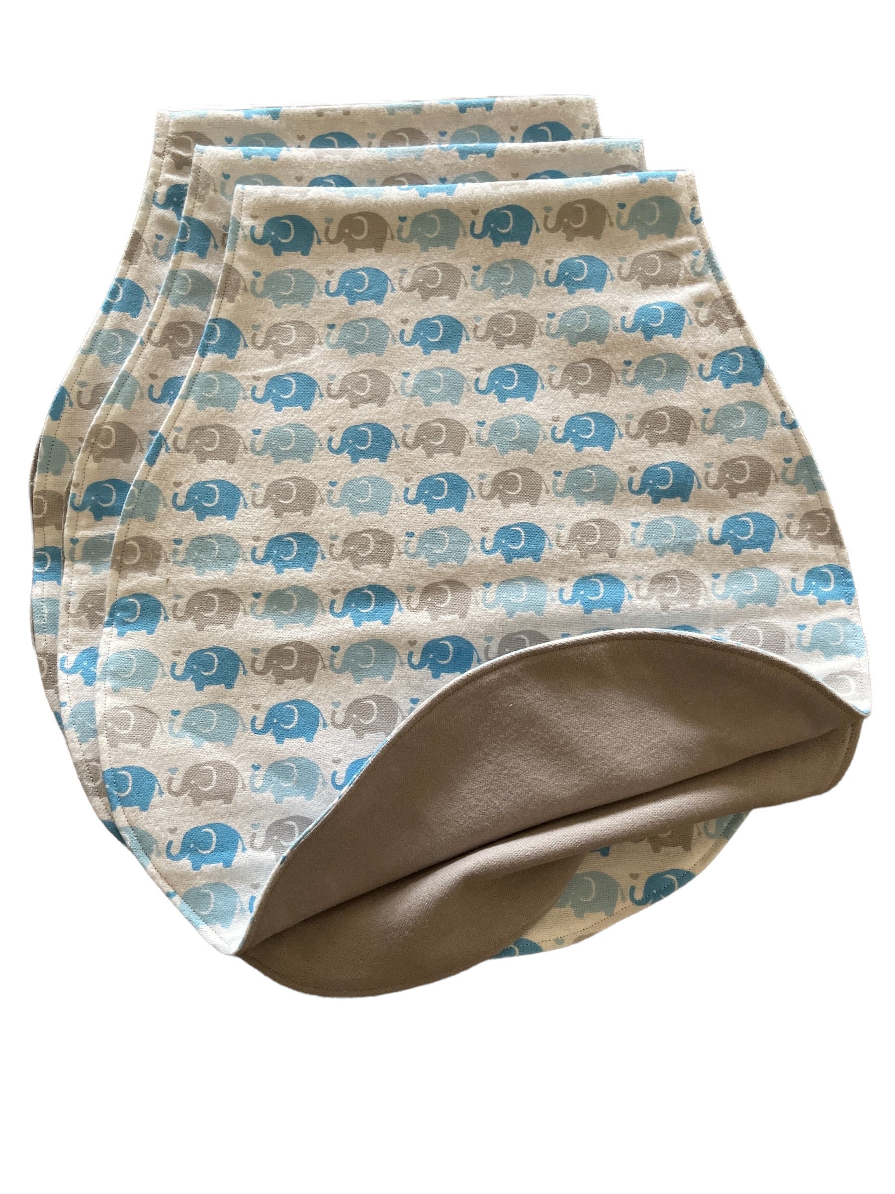 Blau-Graues Elefantenliebe Spucktuch von Etsy - madelynandbarley