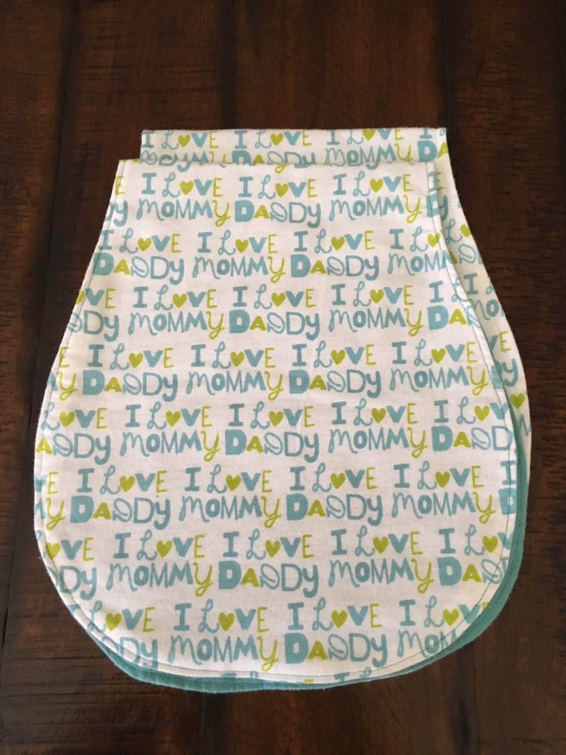 I Love Mommy & Daddy Spucktuch von Etsy - madelynandbarley