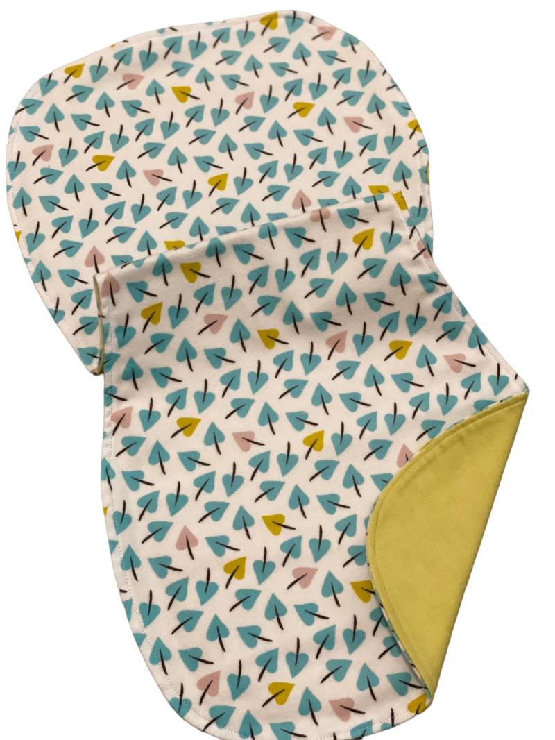 Spucktuch Mit Grünen Herzen von Etsy - madelynandbarley