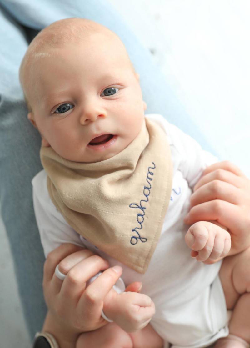 Personalisiertes Baby Lätzchen Bandana von Etsy - lennonandloom