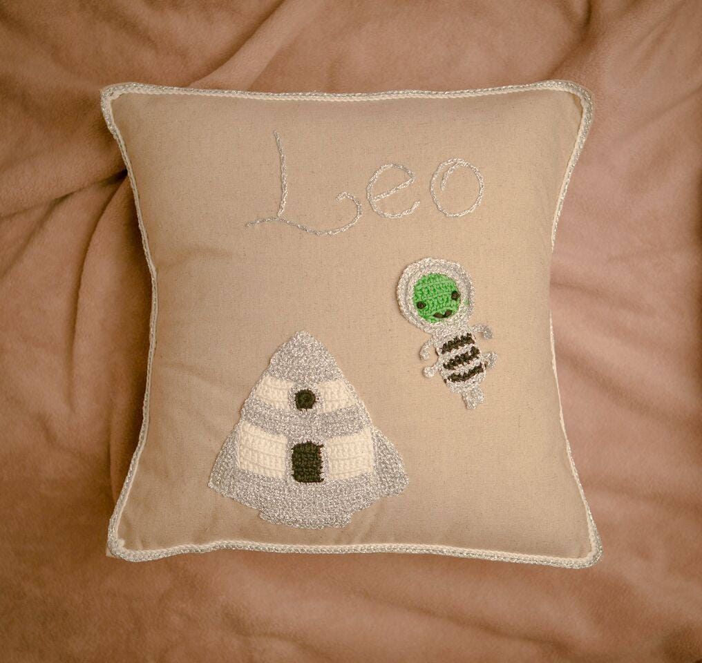 Personalisierte Rakete Kissen, Baby Boy Häkeln Personalisierte Baby-Geschenk, Rakete, Spaceman, Kindergarten Kissen Personalisierte Rakete Kissen, Baby Boy Häkeln Personalisierte Baby-Geschenk, Rakete, Spaceman, Kindergarten Kissen von Etsy - malooshi