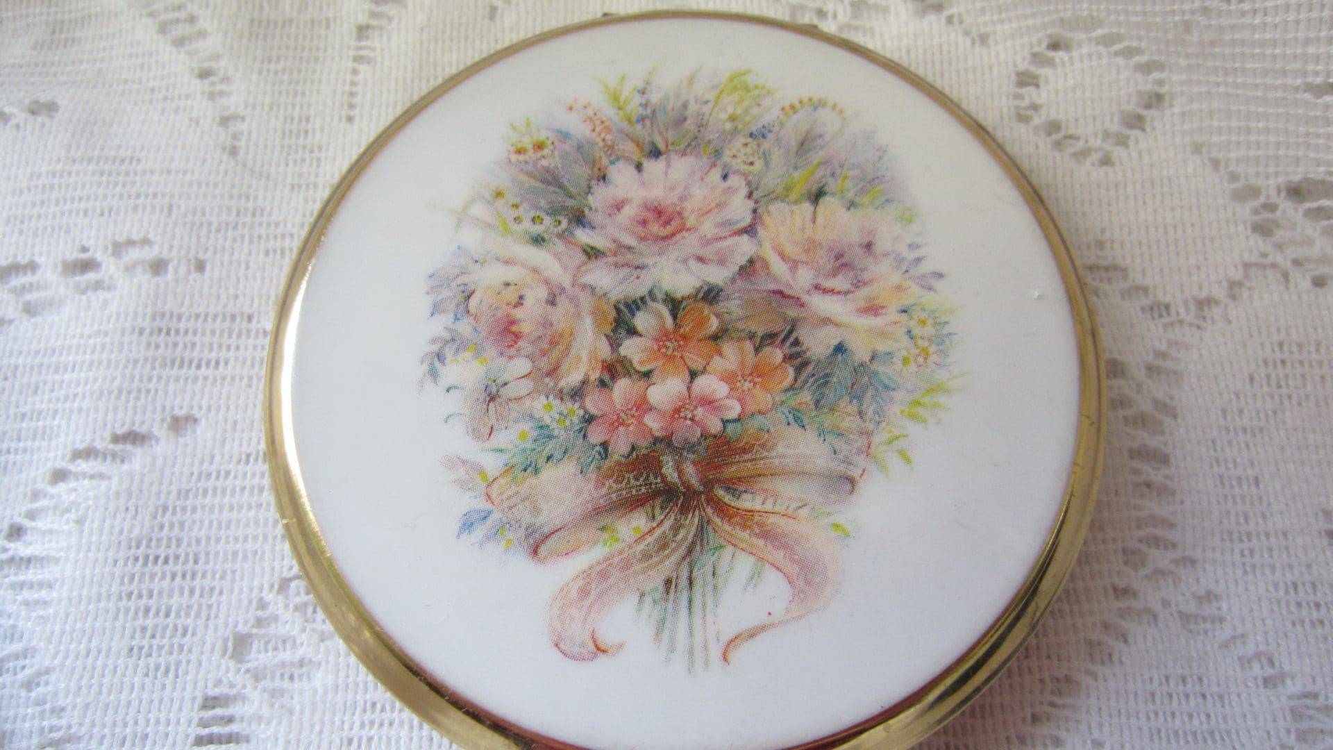 Weißer Hochzeitsstrauß Design Stratton Compact Vintage 1980Er Jahre Mit Blumen von Etsy - marcher88