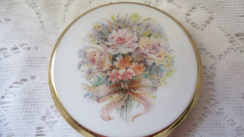 Weißer Hochzeitsstrauß Design Stratton Compact Vintage 1980Er Jahre Mit Blumen von Etsy - marcher88