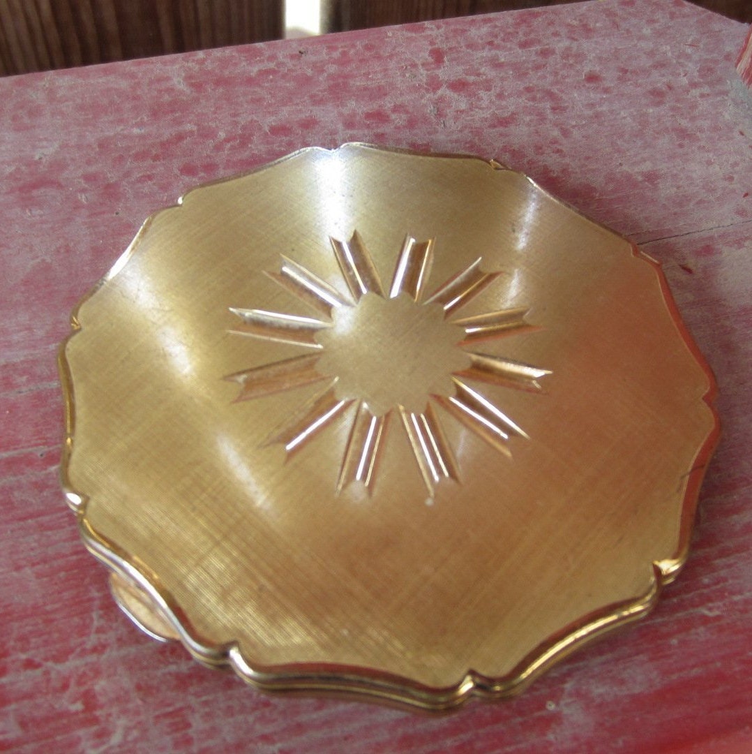 stratton, Die Kompakte Jahrgang 1960 Mit Gold Design Bei Der Hand Bilden Gehalten Spiegel von Etsy - marcher88