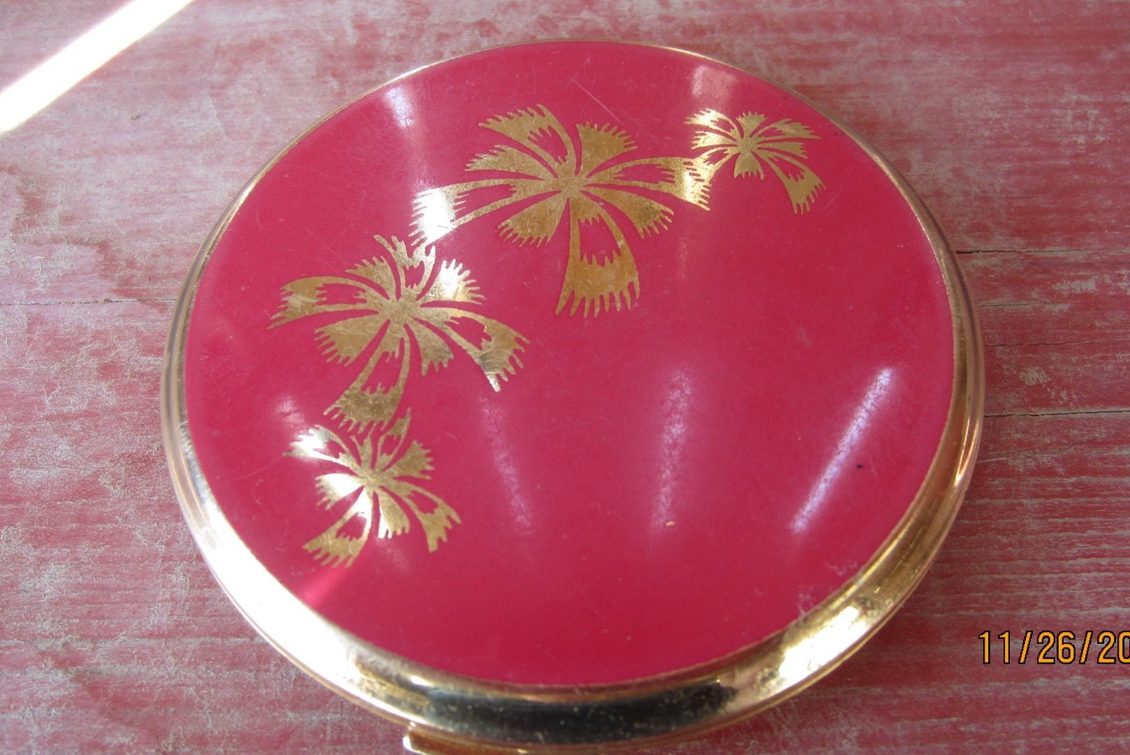 stratton Bright Red Mit Gold Design Vintage Compact Made in England von Etsy - marcher88