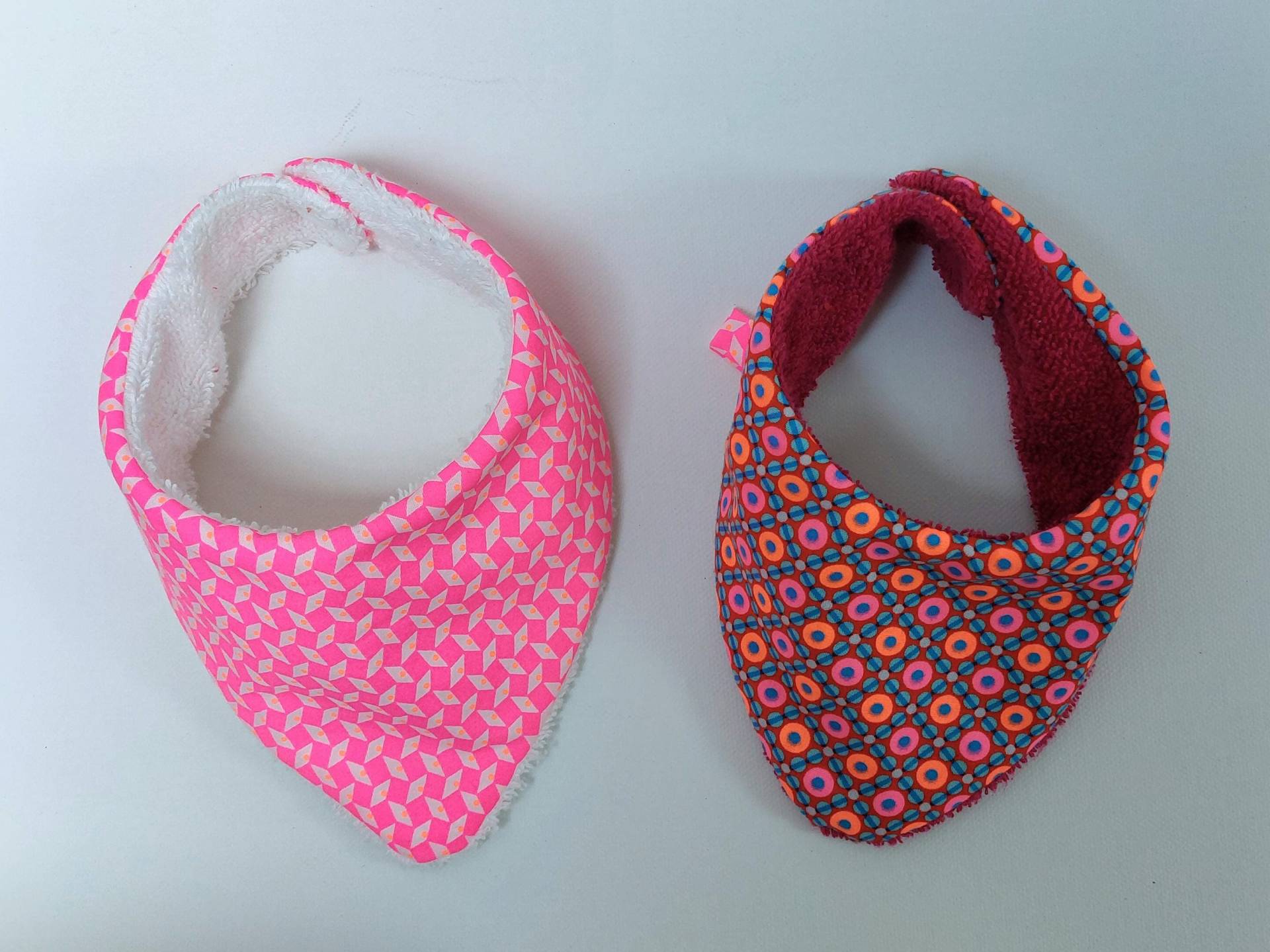 Set Aus Zwei Bandana-Lätzchen Petit-Pan-Baumwolle Und Schwamm von Etsy - marysebcreations