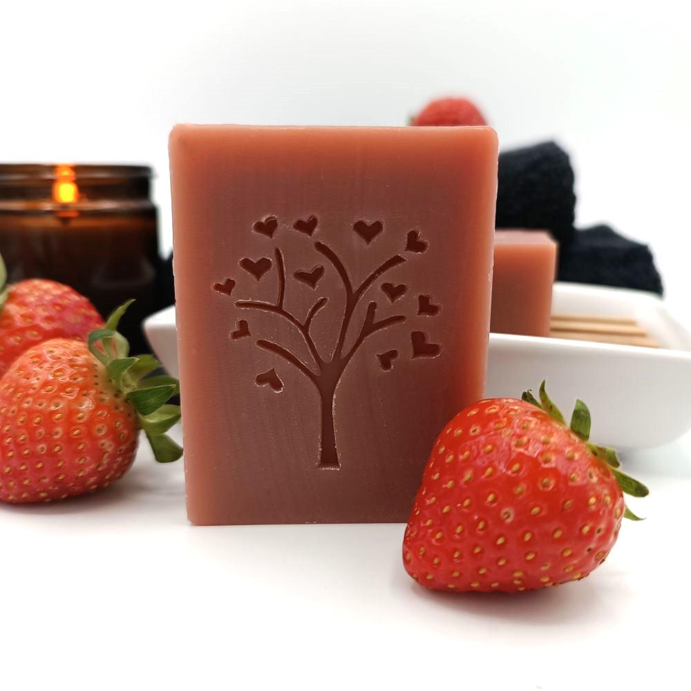 Naturseife Mit Erdbeer - & Rhabarber - Duft, Handgemachte Seife, Pflegende Inhaltsstoffe, Cremig - Milder Schaum, Ganzkörperseife, Wellness Naturseife Mit Erdbeer - & Rhabarber - Duft, Handgemachte Seife, Pflegende Inhaltsstoffe, Cremig - Milder Schaum, Ganzkörperseife, Wellness von Etsy - meinSEIFENSTUECK