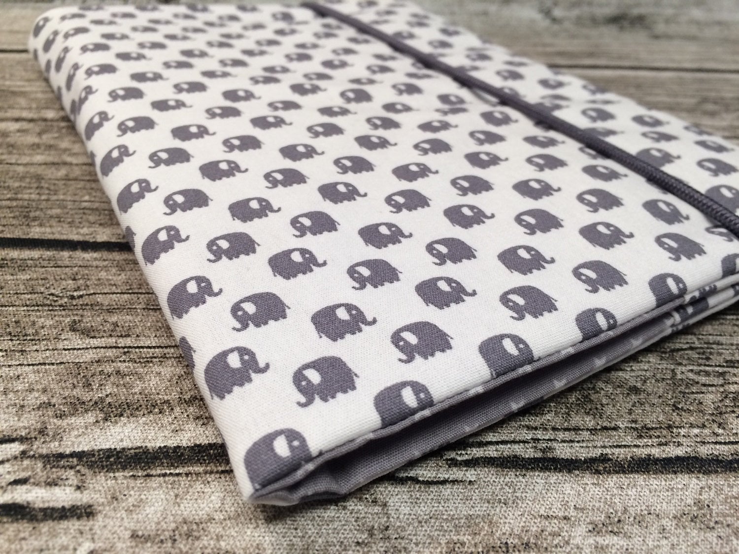 U-Heft Hülle, Untersuchungsheft Hülle in Grau/Weiß Mit Elefanten U-Heft Hülle, Untersuchungsheft Hülle in Grau/Weiß Mit Elefanten von Etsy - meineliebstenundich