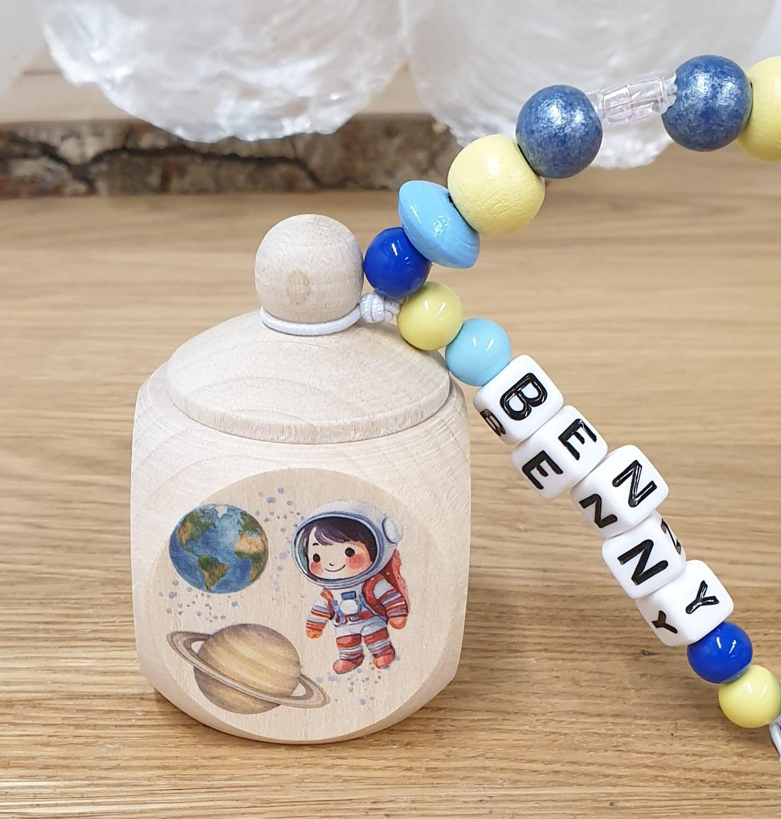 Zahndose Aus Holz Astronaut Im Weltall - Zur Aufbewahrung Der Milchzähne Zahndose Aus Holz Astronaut Im Weltall - Zur Aufbewahrung Der Milchzähne von Etsy - meinkerzenshop
